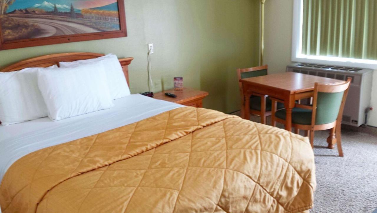 Western Motel Hardin Екстериор снимка